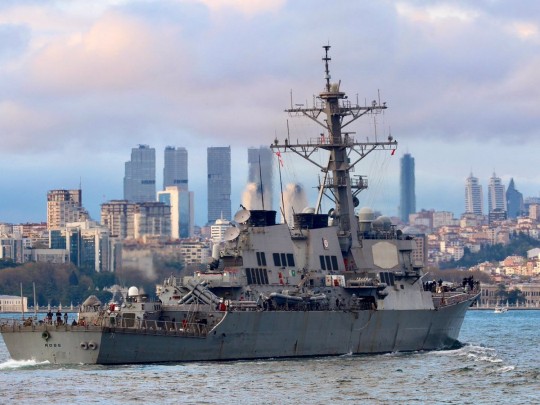 В акваторию Черного моря вошел эсминец США Ross (фото, видео)