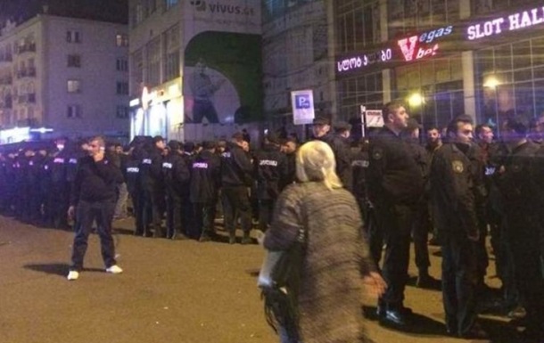 В Батуми митингующих разгоняют слезоточивым газом