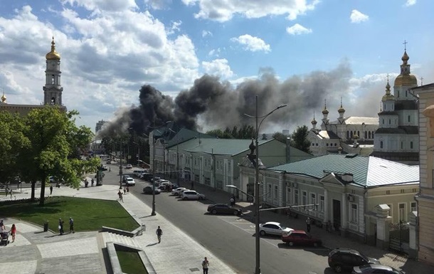 В центре Харькова горит здание академии