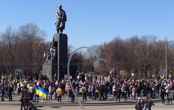 В центре Харькова проходят одновременно три митинга