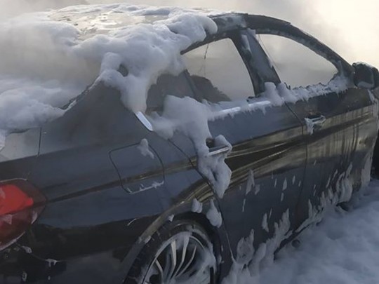В центре Киева вспыхнули два авто: подозревают поджог (фото, видео)