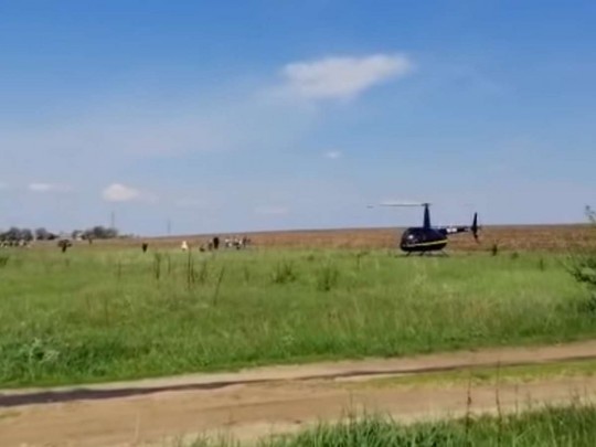 В Черкасской области семья прилетела на кладбище на вертолете: в сети показали фото и видео