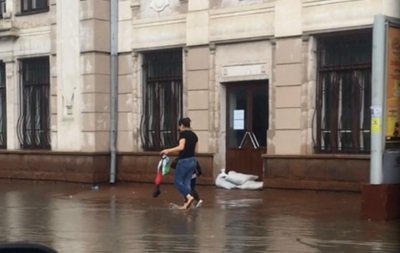 В Черновцах затопило вокзал