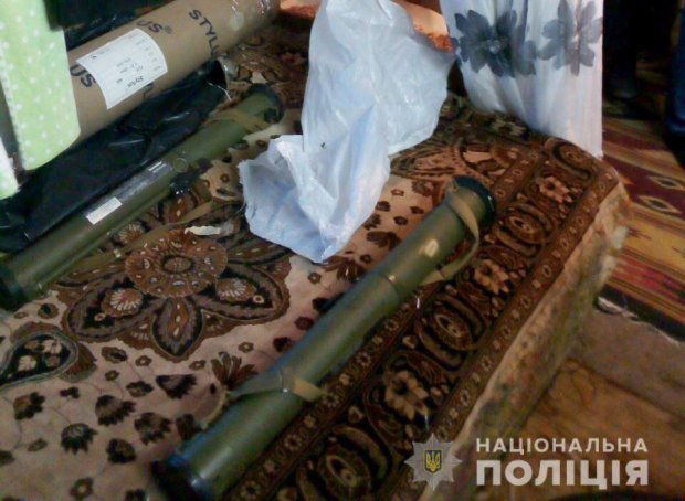 В Дніпрі жінка продавала бойові гранати в підземному переході: фото