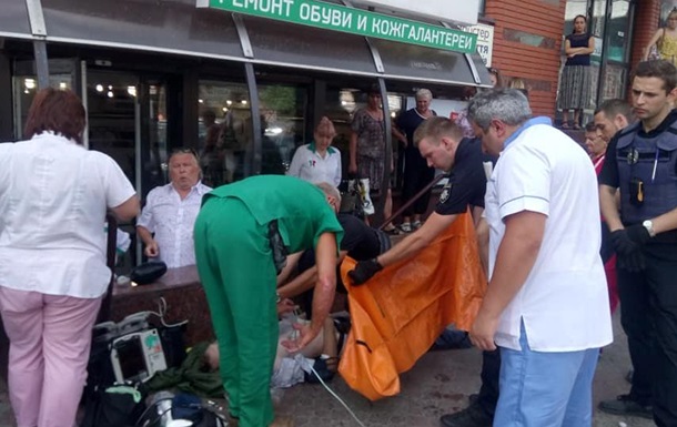 В Днепре мужчина больше часа умирал на улице