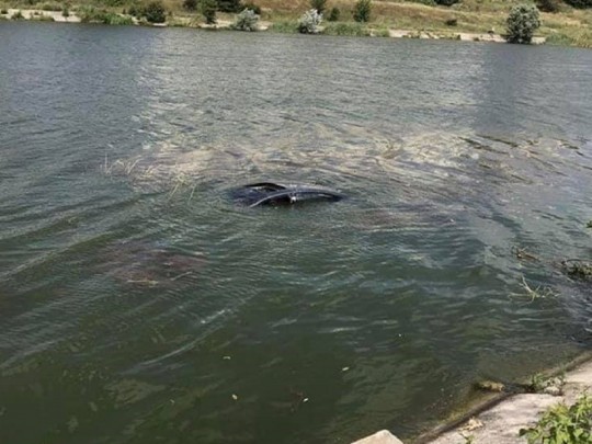 В Харькове авто иностранцев слетело в водохранилище: фото и видео с места происшествия