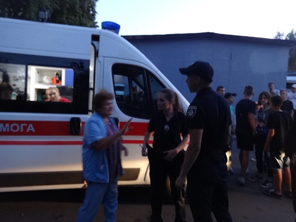 В Харькове на тротуаре нашли пьяную девочку