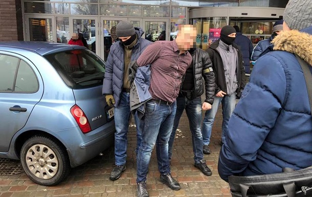 В Харькове задержали копа, навязывавшего крышу предпринимателю