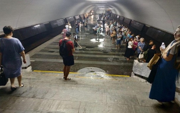 В Харькове затопило станцию метро