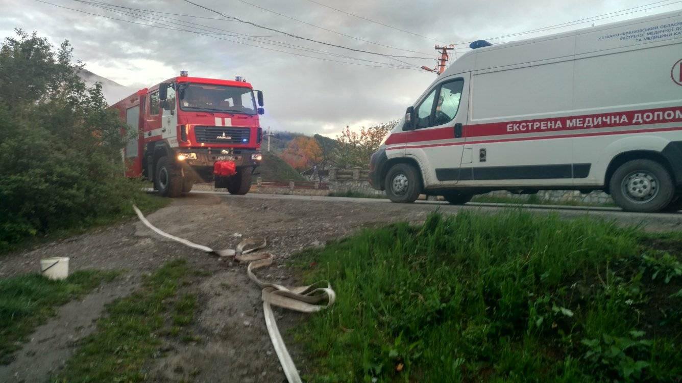 В Ивано-Франковской области грузовик влетел в жилой дом: фото с места происшествия