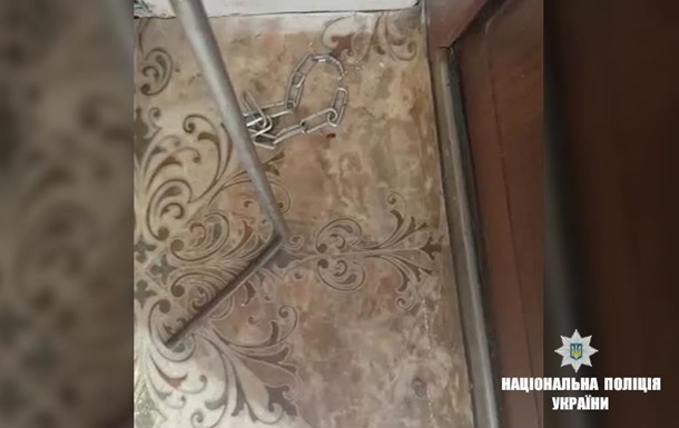 В Ивано-Франковской области мать держала детей на цепи
