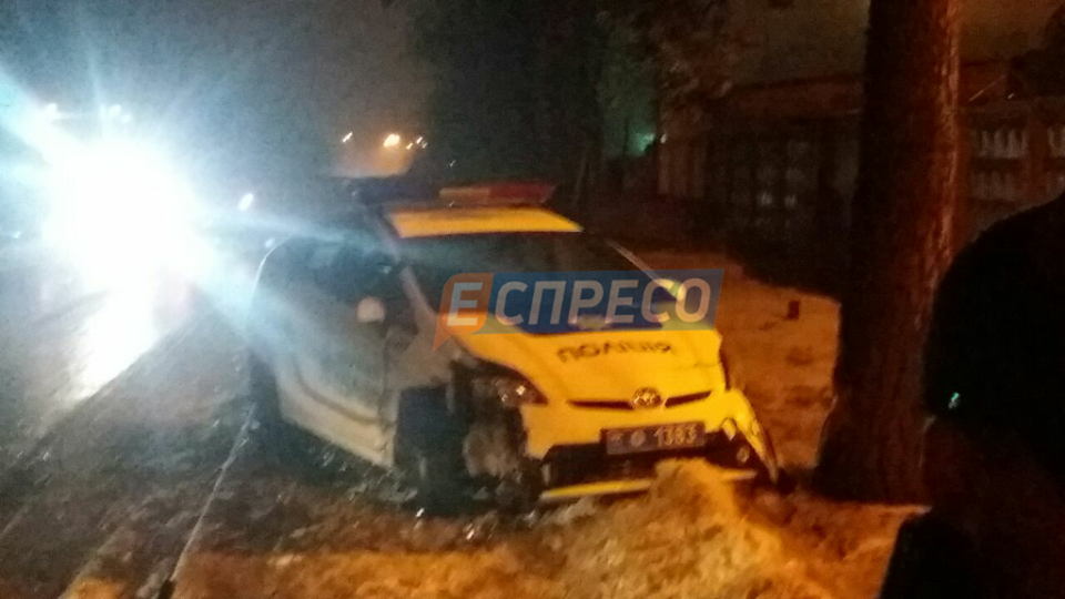 В Киеве два экипажа патрульных устроили странное ДТП (фото)