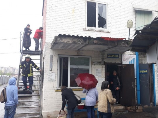 В Киеве горел приют для животных: из огня спасли несколько десятков кошек