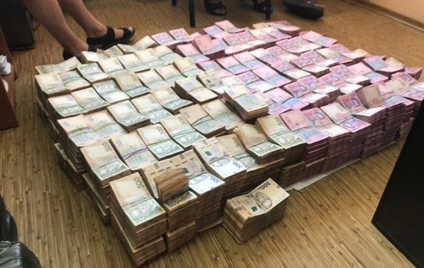 В Киеве изъяли 50 млн неучтенных наличных и партию сигарет