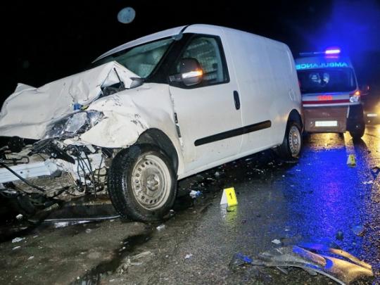 В Киеве погибла женщина-водитель, не удержавшая Hyundai на скользкой дороге (фото)