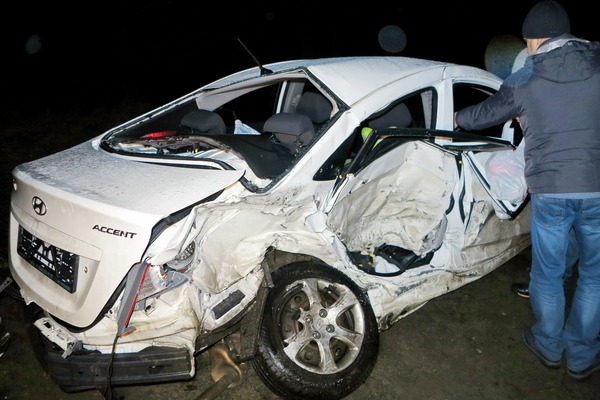 В Киеве погибла женщина-водитель, не удержавшая Hyundai на скользкой дороге (фото)
