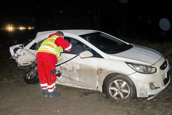 В Киеве погибла женщина-водитель, не удержавшая Hyundai на скользкой дороге (фото)