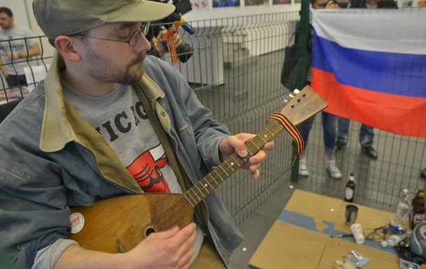 В Киеве показали перфоманс и инсталляцию Осторожно, русские!
