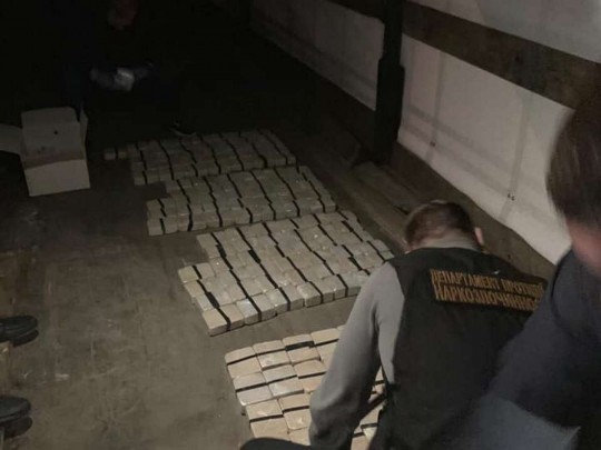В Киеве задержали группу иностранцев-наркодилеров: изъята крупная партия героина (фото)