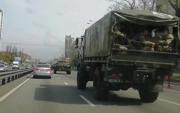 В Киеве заметили колонну военной техники