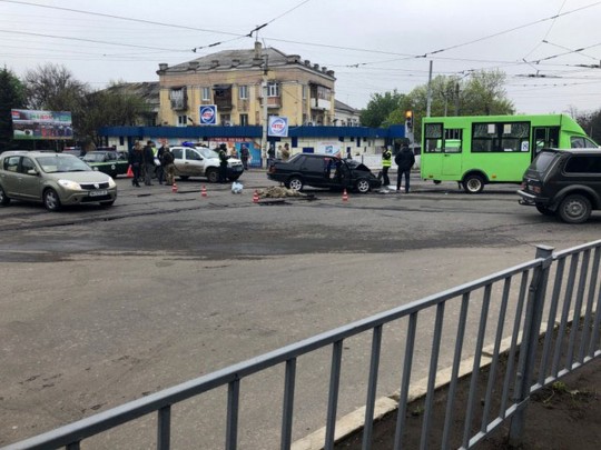В Краматорске авто с военными столкнулось с маршруткой: есть жертвы (фото)
