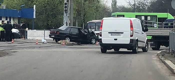 В Краматорске авто с военными столкнулось с маршруткой: есть жертвы (фото)