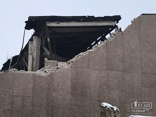 В Кривом Роге обвалилась крыша бывшего кинотеатра: фото с места инцидента