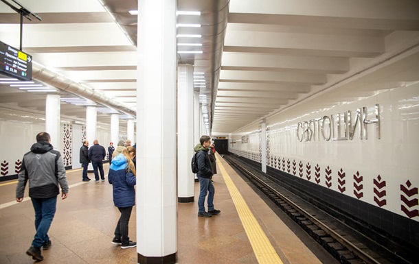 В метро Киева пассажир упал на рельсы