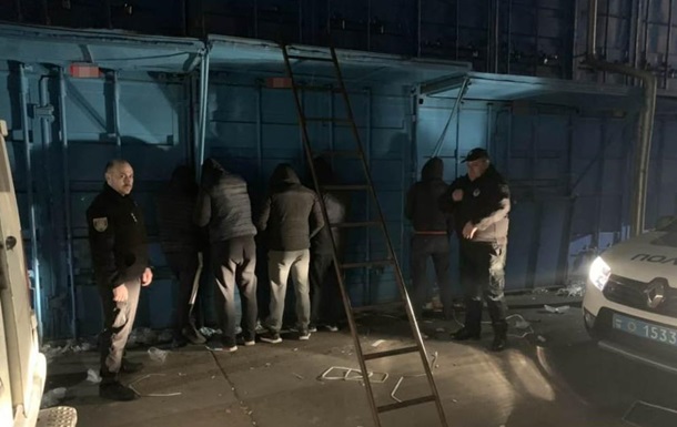В Одессе банда ночью грабила рынок