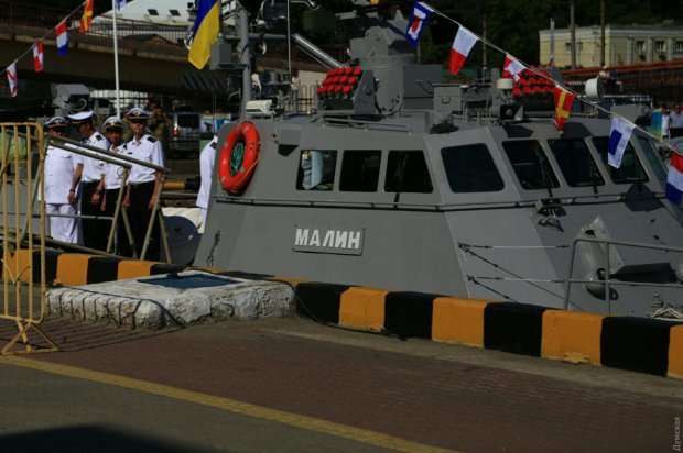 В Одессе ко Дню ВМС показали новые украинские десантно-штурмовые катера Кентавр: что известно