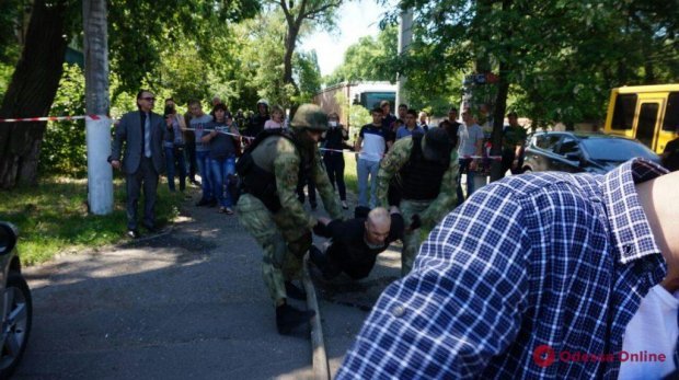 В Одессе заключенные подняли бунт, на территории колонии – пожар: фото, видео