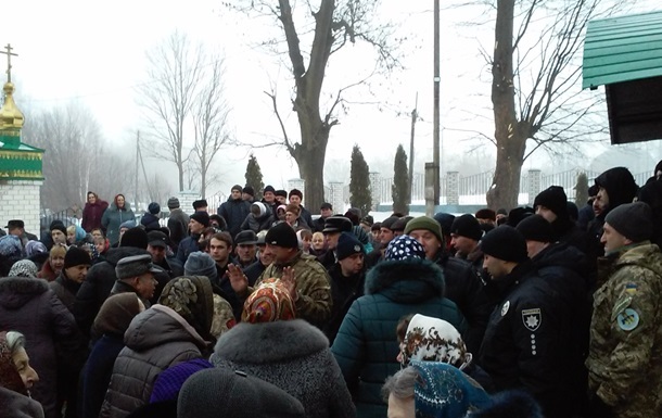В полиции рассказали подробности потасовки возле храма на Тернопольщине