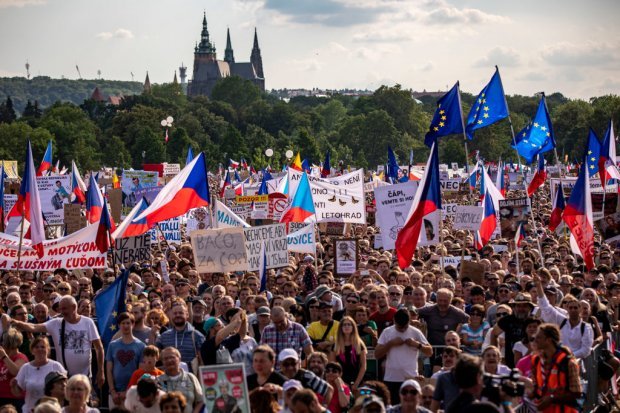 В Праге на антиправительственный митинг вышли 250 тысяч человек: фото