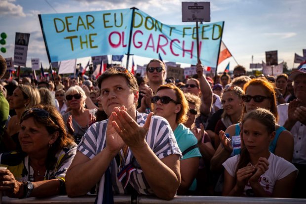 В Праге на антиправительственный митинг вышли 250 тысяч человек: фото