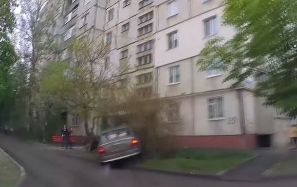В Сумах полиция с погоней задержала пьяного чиновника за рулем авто