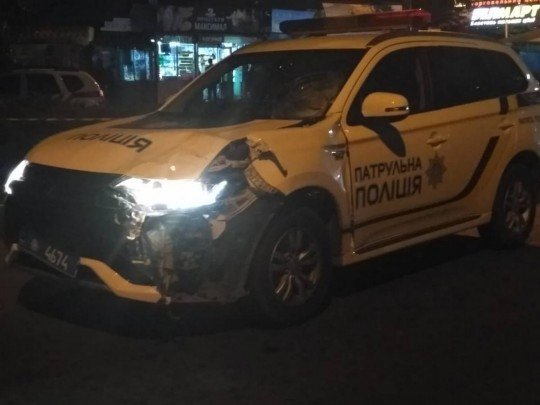 В Житомире патрульные по пути на вызов попали в ДТП: есть пострадавшие (видео)