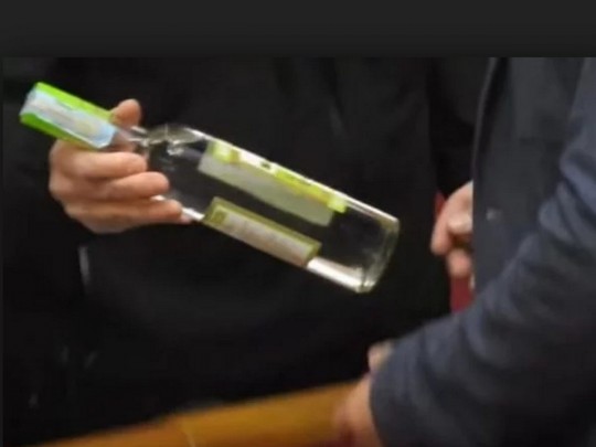 В Житомире женщина с бутылкой напала на полицейского