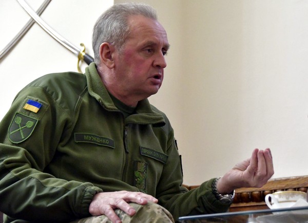 Виктор Муженко: «Россия может превратить войну на Донбассе в полномасштабную в течение часа»