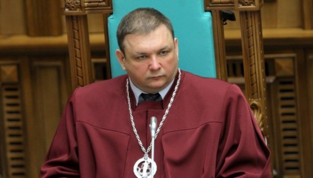 Влаштували революцію: у Конституційному Суді вимагають відставки його голови Шевчука