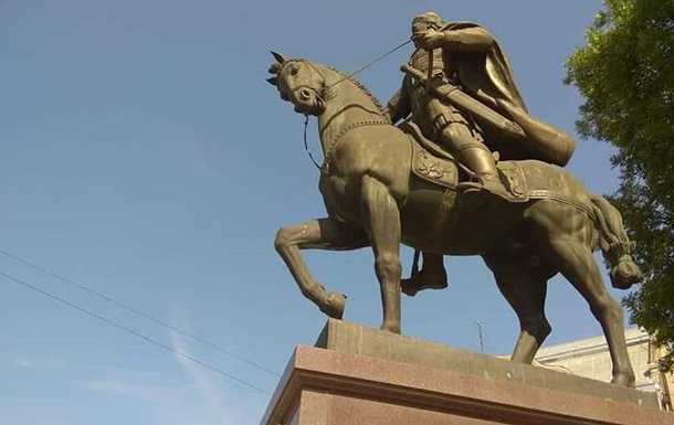 Во Львове повредили памятник Даниилу Галицкому