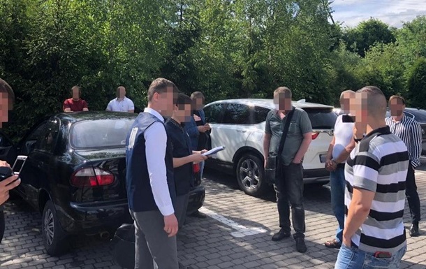 Во Львовской области на взятке задержали полицейского чиновника