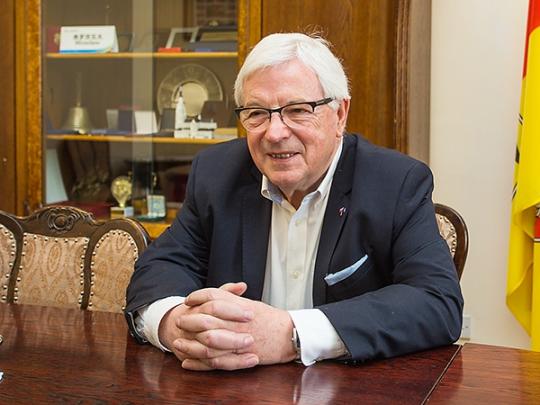 Яцек Оссовский: На строительстве фабрик мировых брендов под Вроцлавом в этом году будут работать около 100 тысяч украинцев