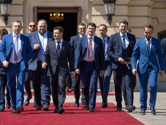 Зеленский проводит первые кадровые назначения: все подробности (обновляется)