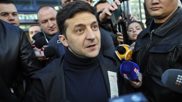 Зеленский заявил, что Украина должна начать платить пенсии жителям оккупированного Донбасса