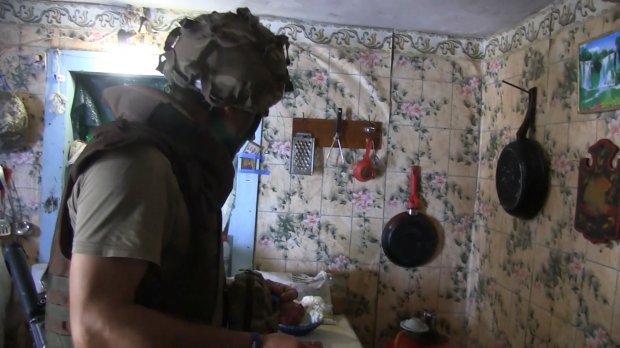 Журналисты 24 канала попали под обстрелы в одной из самых горячих точек Донетчины