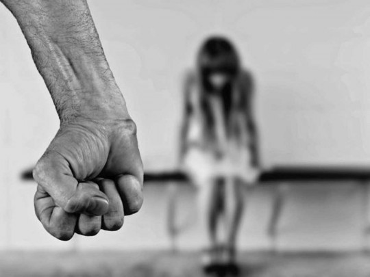Жуткий случай в РФ: отец-одиночка несколько месяцев насиловал 14-летнюю дочь