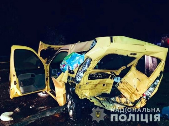 Жуткое ДТП в Прикарпатье: погибла сотрудница полиции, ее муж и ребенок в реанимации (фото)