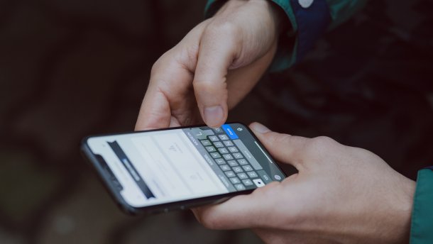 Знайшли взаємозвязок між залежністю від смартфона і кількістю сексуальних партнерів