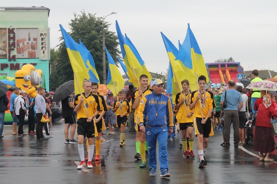 У Сновську пройшов парад талановитих дітей (Фото)