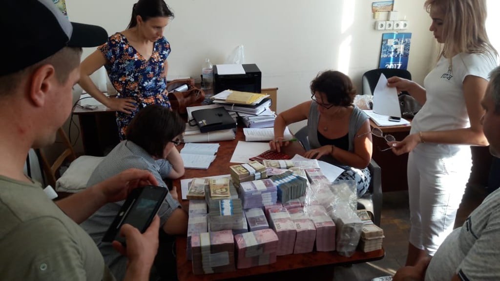 Мільйони в сейфі, зникла печатка і містика з документами: голові ОВК 210 округу Соколовській загрожує в’язниця (Фото, Відео)